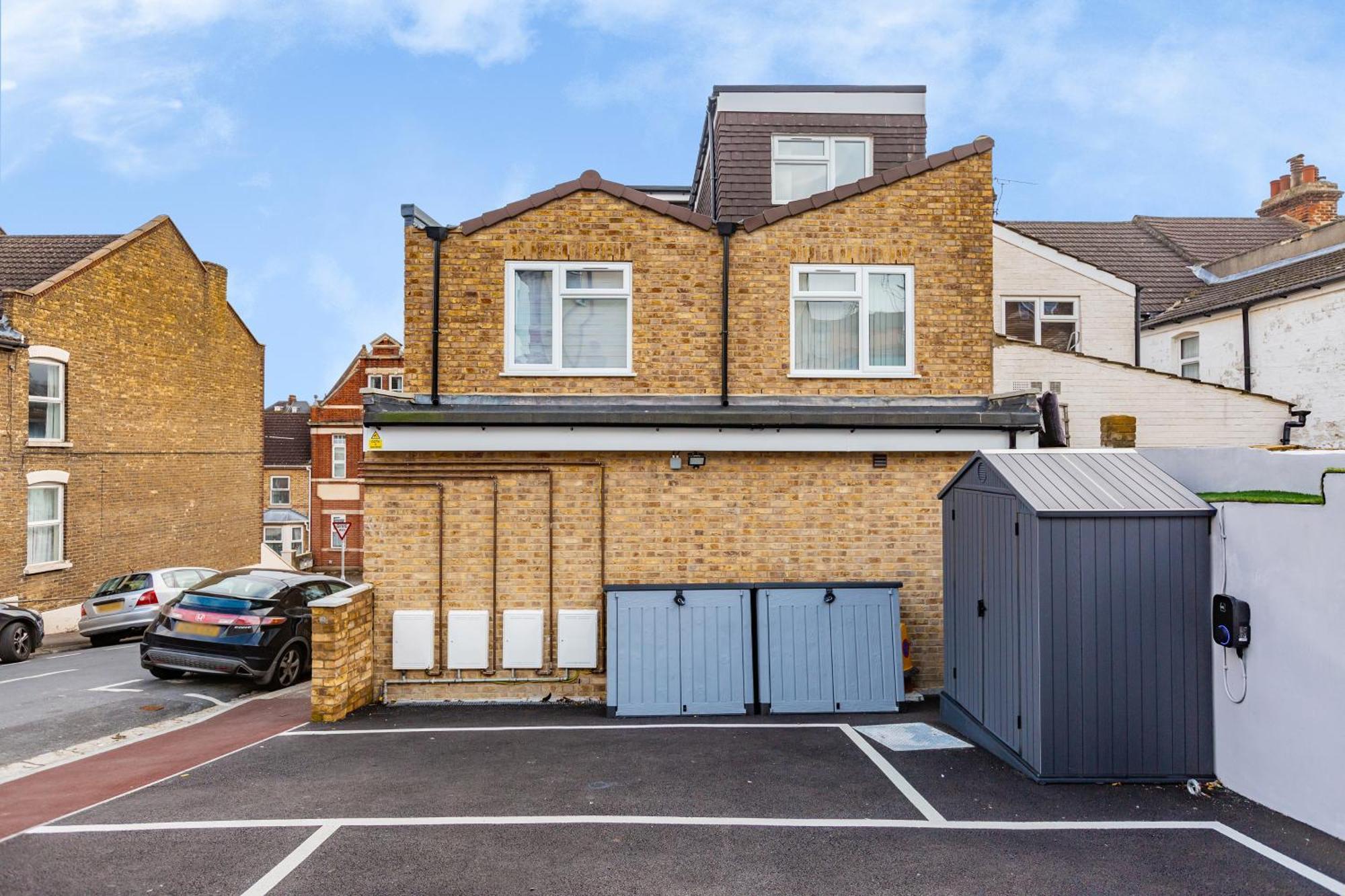 Aparthotel Pembroke Heights Chatham  Exterior foto